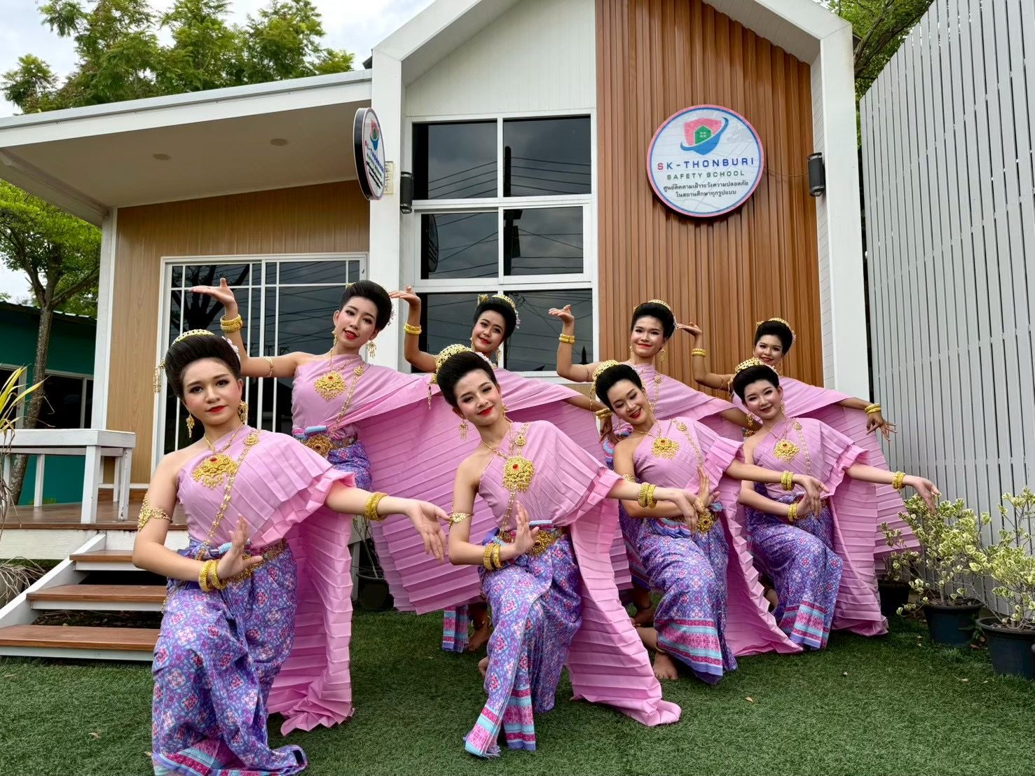 การแสดงรำถวายพระพร สมเด็จพระเจ้าสุทิดา พัชรสุธาพิมลลักษณ