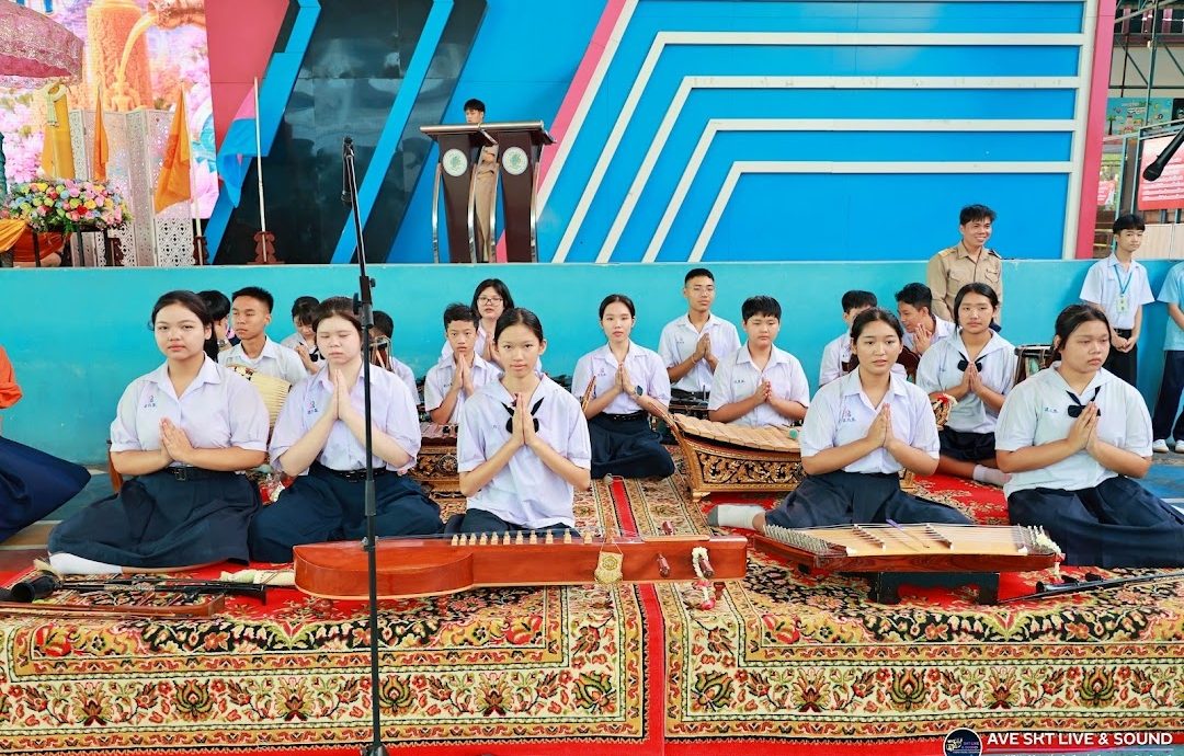 บรรเลงดนตรีไทย งานหล่อเทียนพรรษา