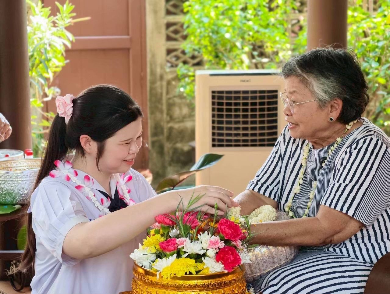 บรรเลงดนตรีพิธีรดน้ำดำหัว คุณปนัดดา สุวรรณานนท์