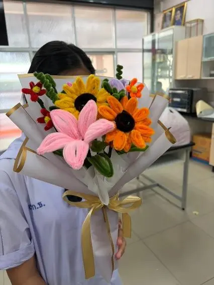 กิจกรรมงานดอกไม้และงานประดิษฐ์