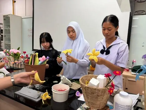 กิจกรรมงานดอกไม้และงานประดิษฐ์