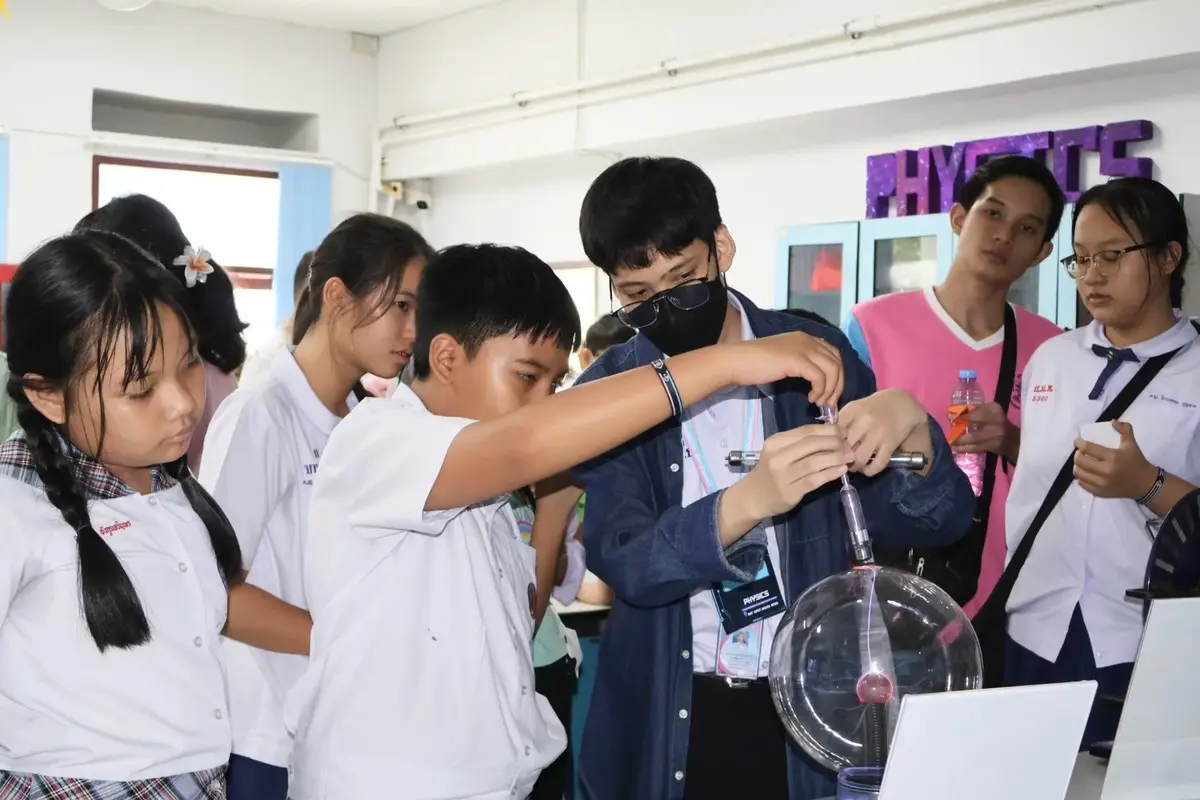 บรรยากาศห้องปฏิบัติการวิทยาศาสตร์ 5