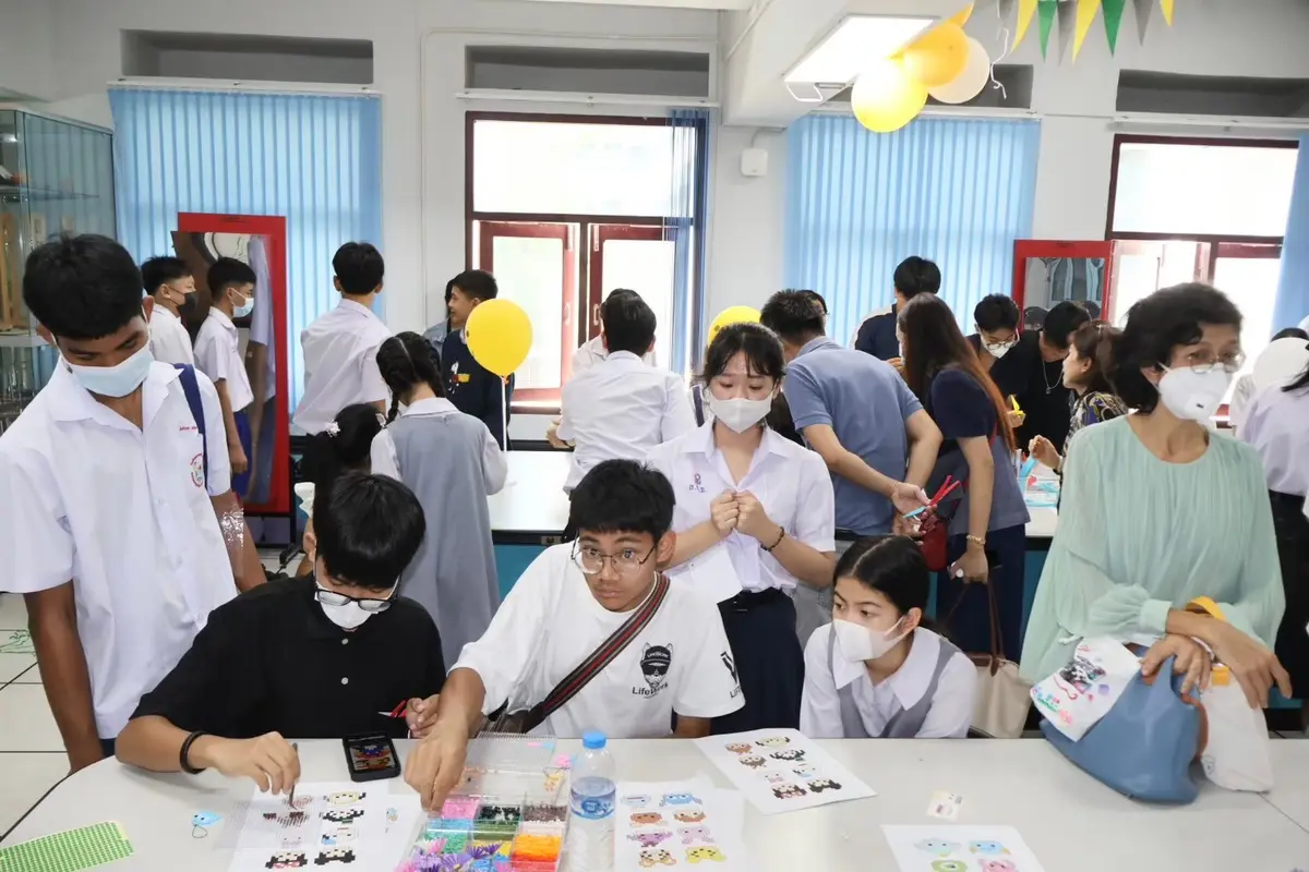 บรรยากาศห้องปฏิบัติการวิทยาศาสตร์ 6