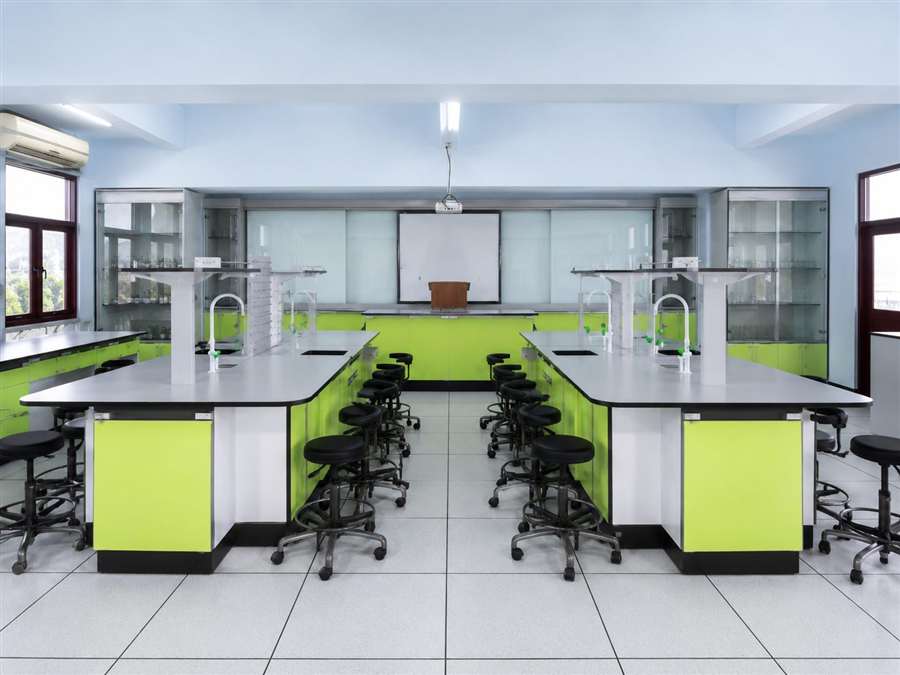 ห้องชีววิทยา — Biology Lab