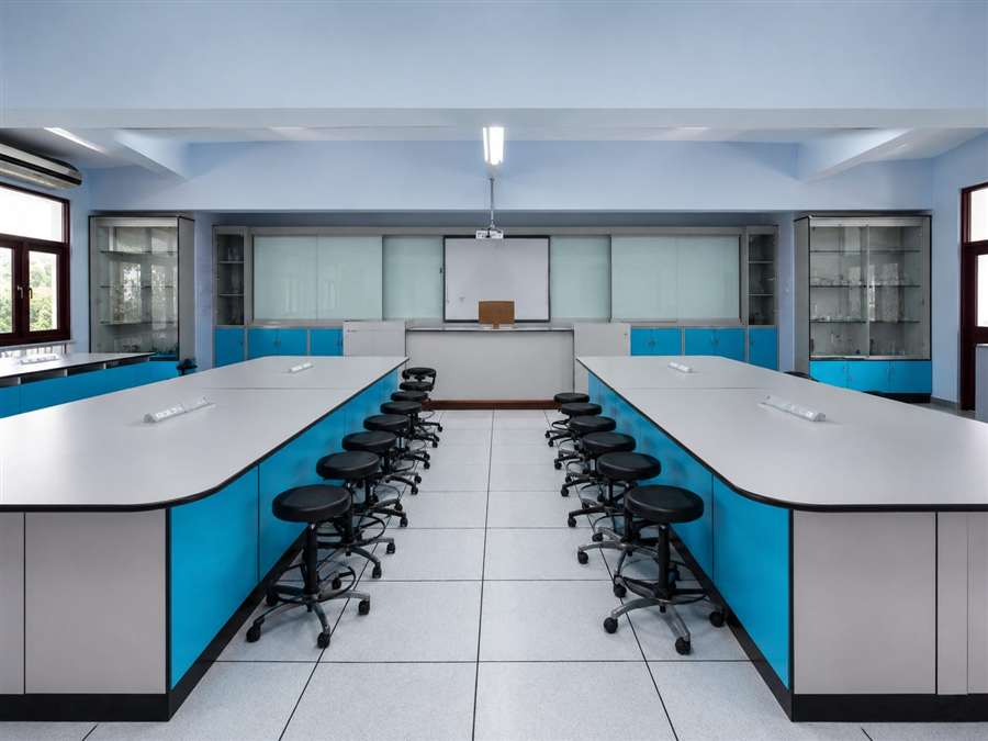 ห้องฟิสิกส์ — Physics Lab
