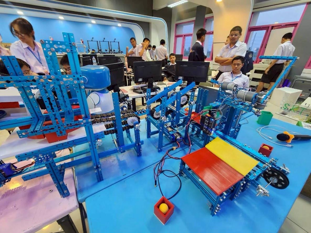 Technology classroom atmosphere, photo 2 / บรรยากาศห้องเรียนเทคโนโลยี ภาพที่ 2
