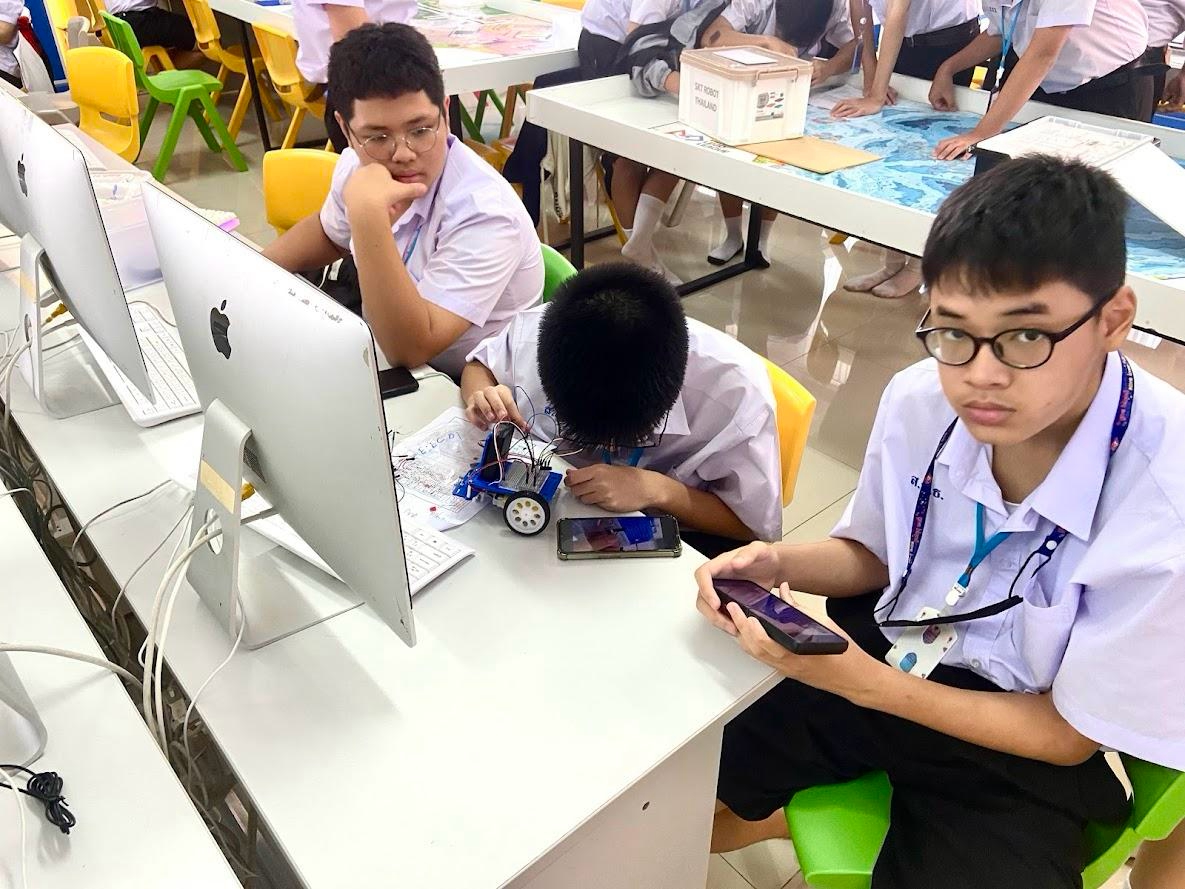 Robotics lab teaching & learning, photo 22 / การเรียนการสอนในห้องปฏิบัติการหุ่นยนต์ ภาพที่ 22