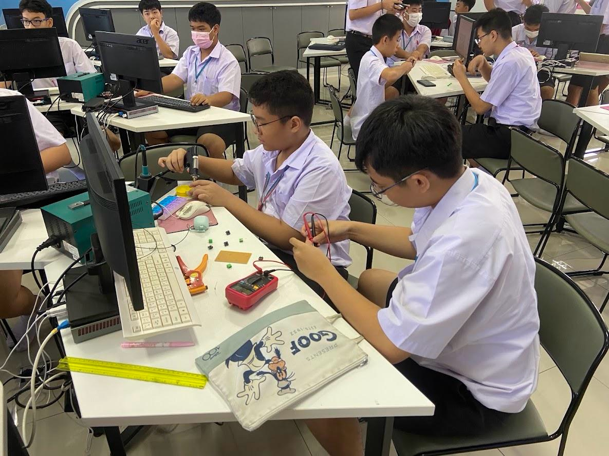 Robotics lab teaching & learning, photo 34 / การเรียนการสอนในห้องปฏิบัติการหุ่นยนต์ ภาพที่ 34